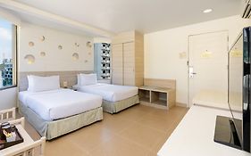 Sunshine Hotel & Residences  3*